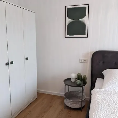 Zentrale Und Gemuetliche In Nah An Der Apartmán *